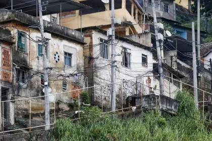 quase-20%-da-populacao-de-favelas-vivem-em-vias-onde-nao-passam-carros