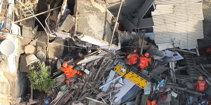 casarao-desaba-no-bairro-do-catete,-no-rio,-e-deixa-varios-feridos