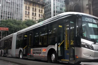 sem-receber-13o-salario,-motoristas-de-onibus-de-sp-entram-em-greve