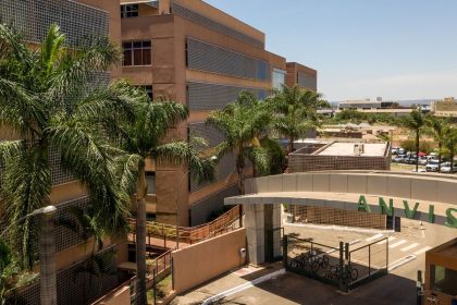 anvisa-determina-suspensao-de-tonico-capilar-e-apreensao-de-cosmeticos