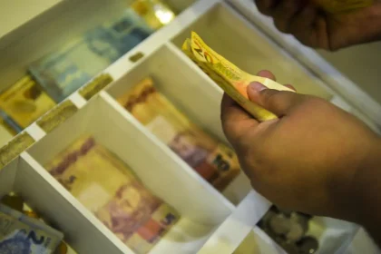 inflacao-que-reajusta-o-salario-minimo-fecha-em-4,18%