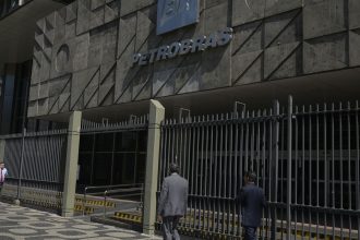 petroleiros-aprovam-greve-nacional-a-partir-de-segunda-feira