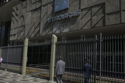 petroleiros-aprovam-greve-nacional-a-partir-de-segunda-feira