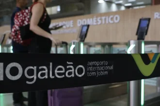 ventania-que-atingiu-sp-provocou-cancelamento-de-voos-no-rio