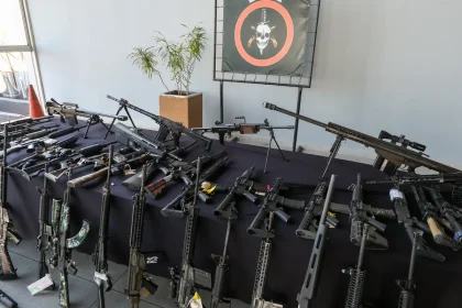 policia-do-rio-prende-12-pessoas-em-operacao-contra-comando-vermelho