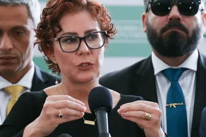 zambelli-deve-ficar-presa-em-brasilia-se-for-extraditada-pela-italia