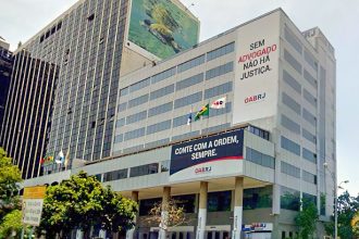 alerj-aprova-dispensa-de-terno-e-gravata-no-verao-em-audiencia-publica