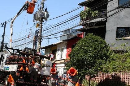 enel-diz-que-fornecimento-de-energia-deve-ser-normalizado-ate-amanha