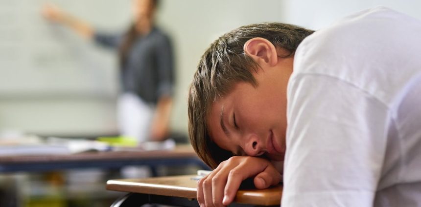 razoes-cientificas-para-adiar-em-duas-horas-o-horario-de-entrada-dos-jovens-no-colegio