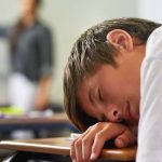 razoes-cientificas-para-adiar-em-duas-horas-o-horario-de-entrada-dos-jovens-no-colegio